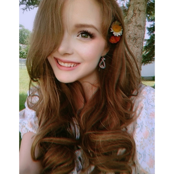 Meet your Posher, Elizabeth - Picture 4 of 4